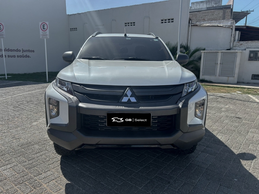 mitsubishi l200 triton 2.4 16v turbo diesel sport outdoor gls cd 4p 4x4 automatico 20251