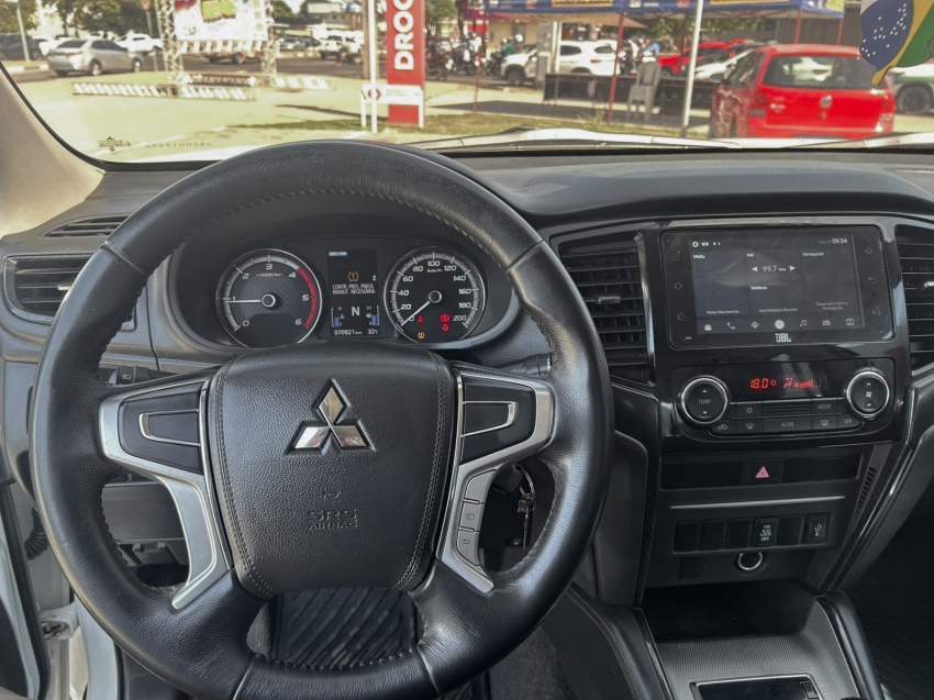 mitsubishi l200 triton 2.4 16v turbo diesel sport outdoor gls cd 4p 4x4 automatico 202510