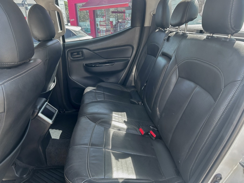 mitsubishi l200 triton 2.4 16v turbo diesel sport outdoor gls cd 4p 4x4 automatico 202511