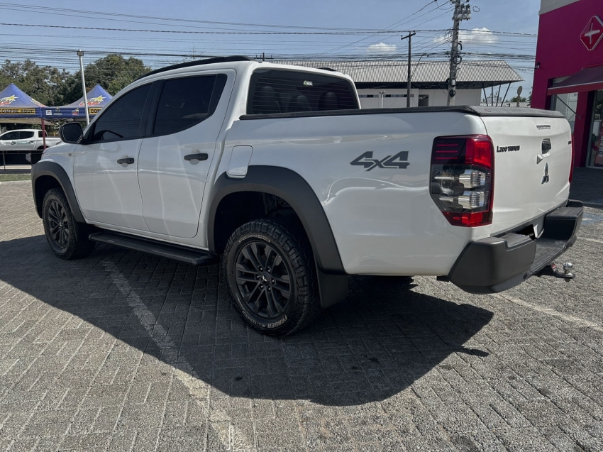 mitsubishi l200 triton 2.4 16v turbo diesel sport outdoor gls cd 4p 4x4 automatico 202512