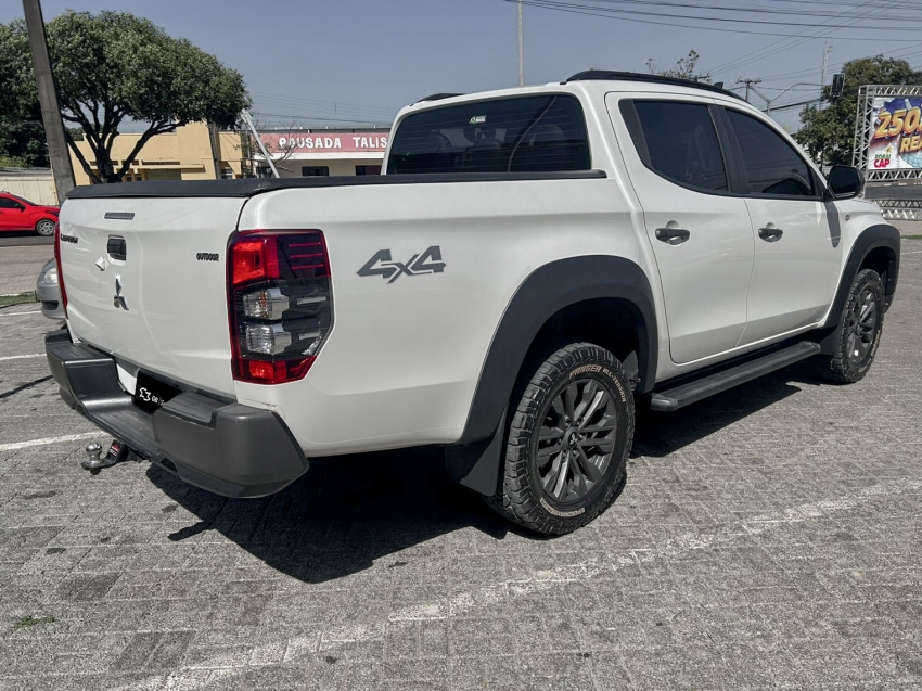 mitsubishi l200 triton 2.4 16v turbo diesel sport outdoor gls cd 4p 4x4 automatico 20257