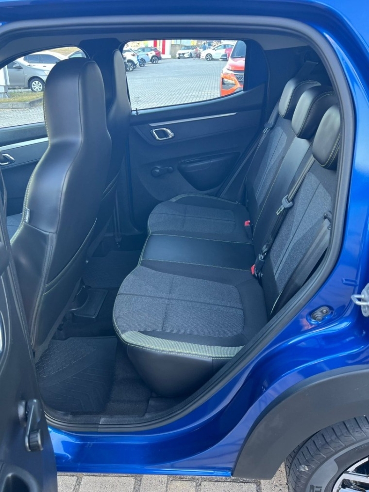 renault kwid outsider