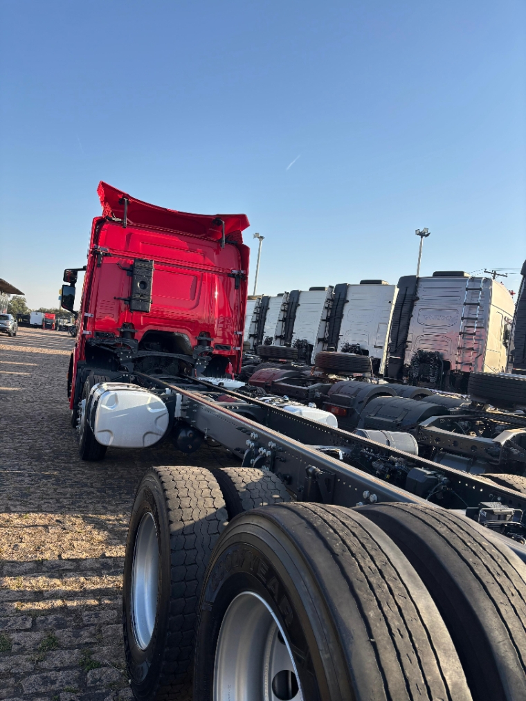 scania p320 8x2 vermelha2