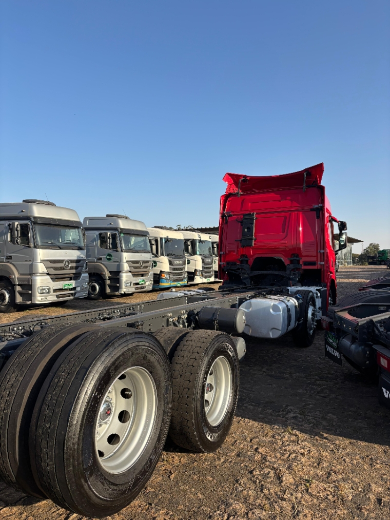 scania p320 8x2 vermelha4