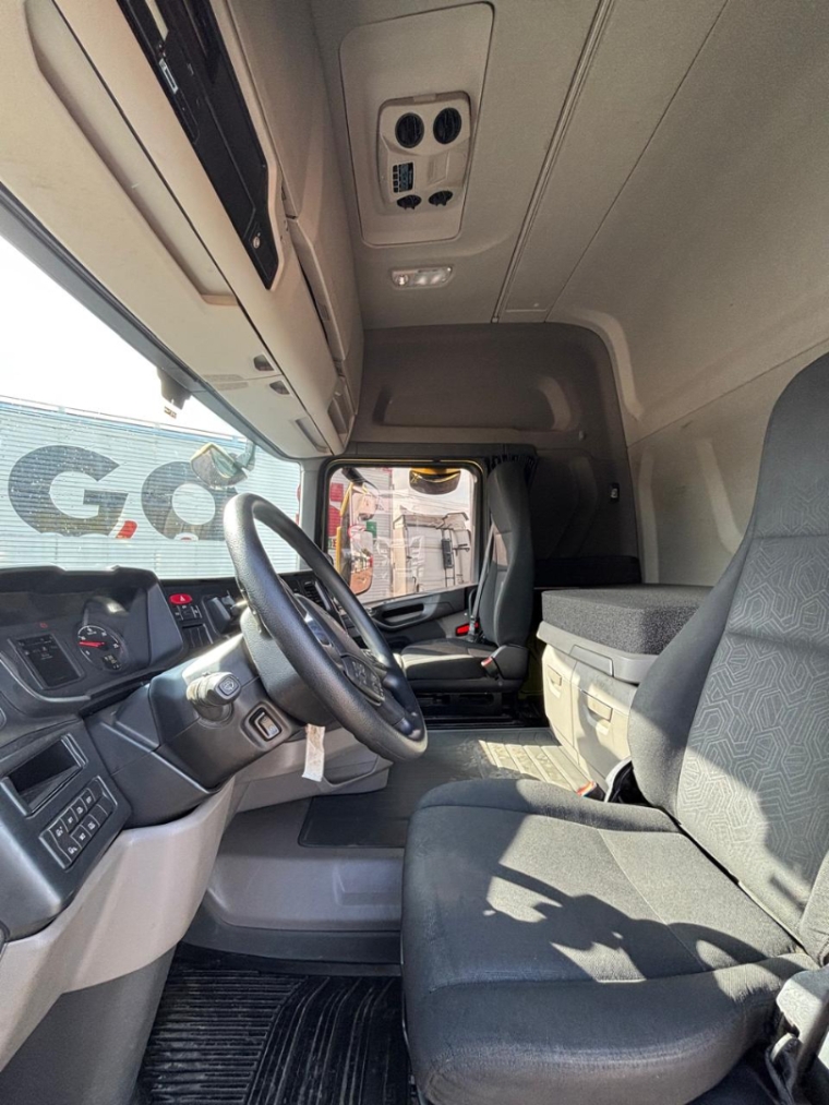 scania r450 a6x2 2023 dourado