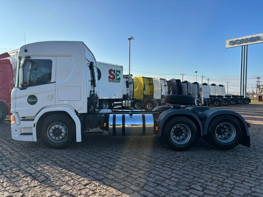 scania p360 a6x2 branca
