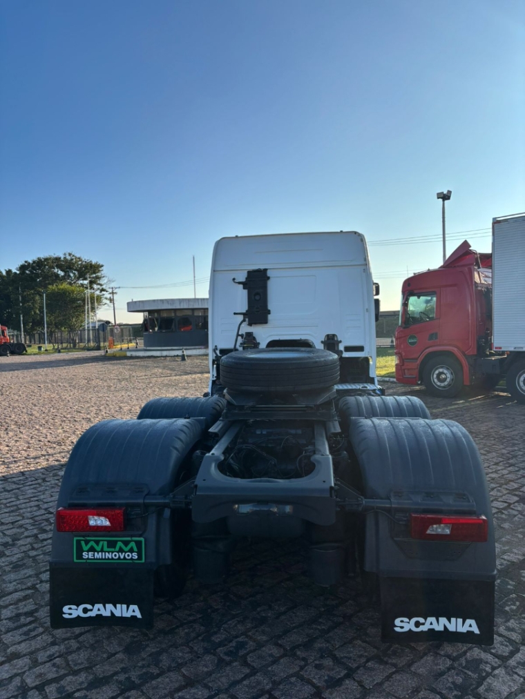 scania p360 a6x2 branca
