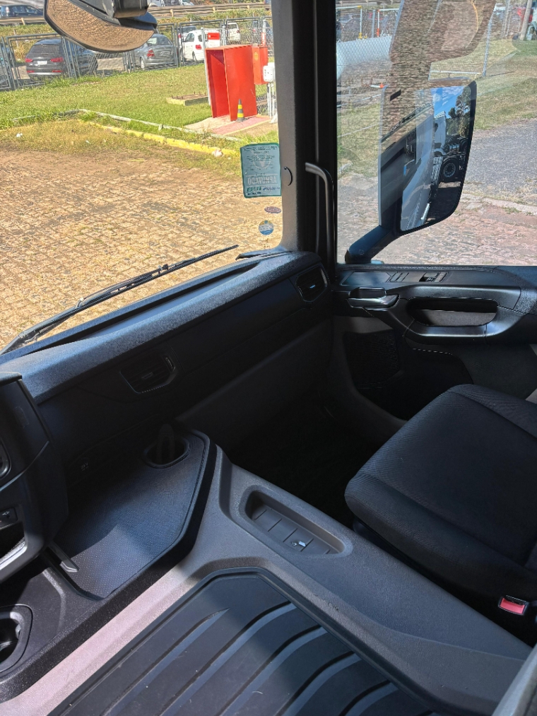 scania p360 a6x2 branca