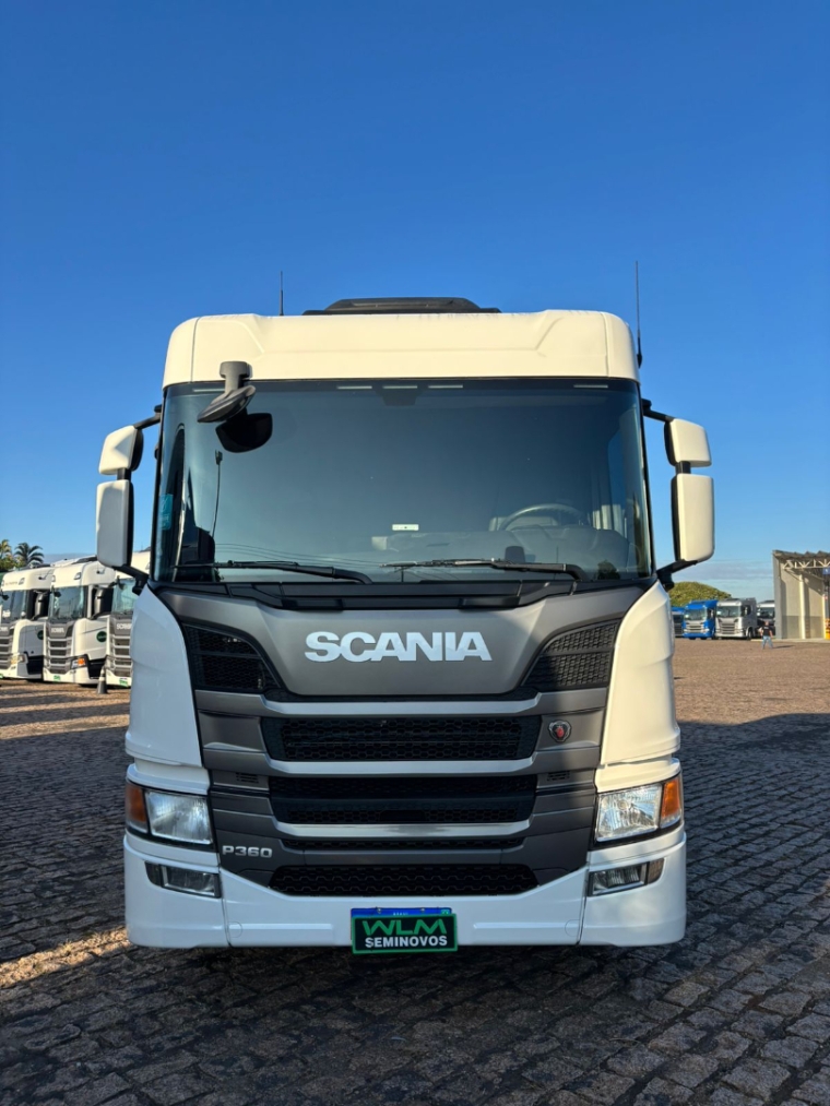 scania p360 a6x2 branca