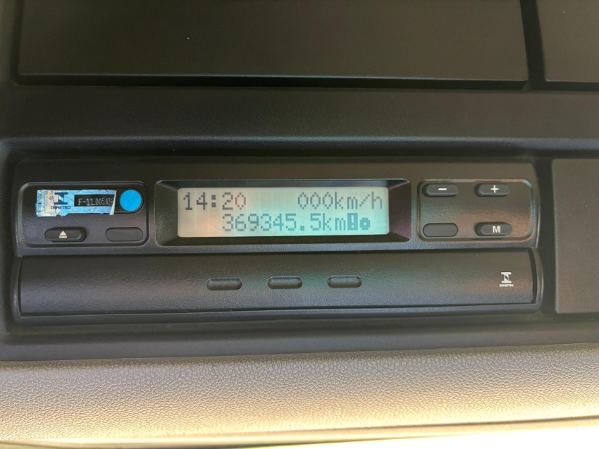 scania p360 a6x2 branca