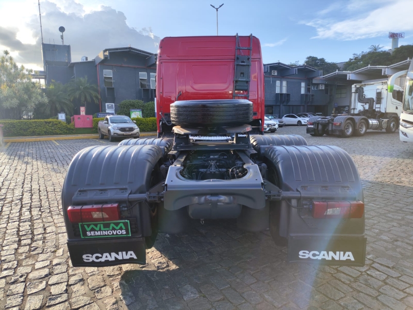 scania p410 a6x2 vermelha