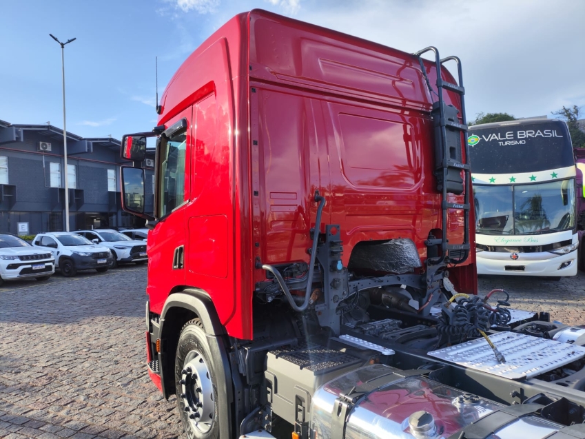 scania p410 a6x2 vermelha