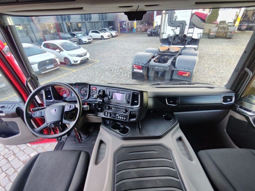 scania p410 a6x2 vermelha