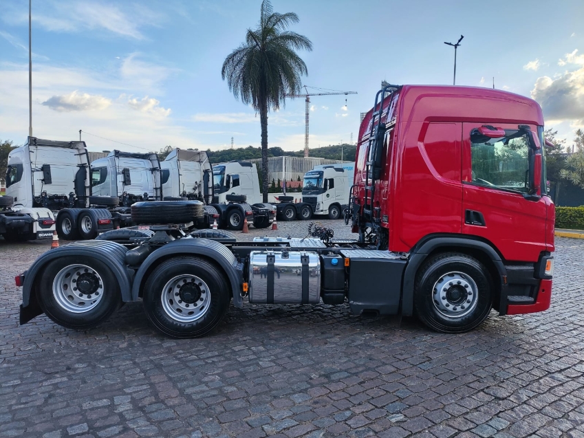 scania p410 a6x2 vermelha