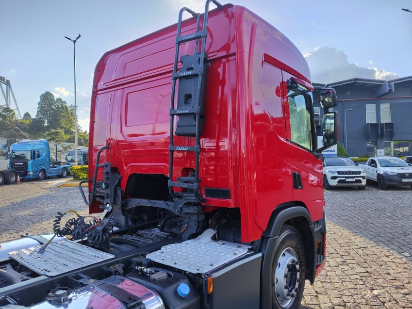 scania p410 a6x2 vermelha