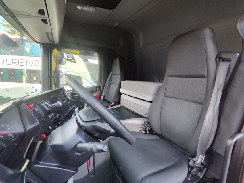 scania p410 a6x2 vermelha