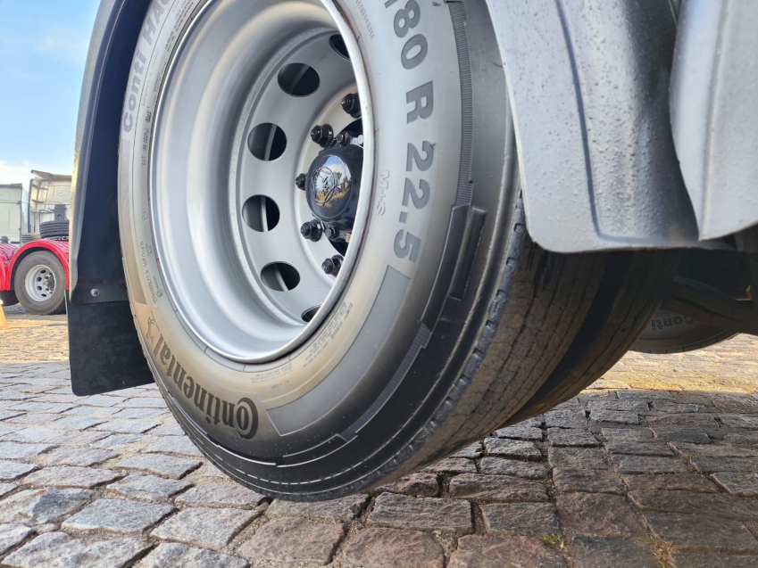 scania p410 a6x2 vermelha