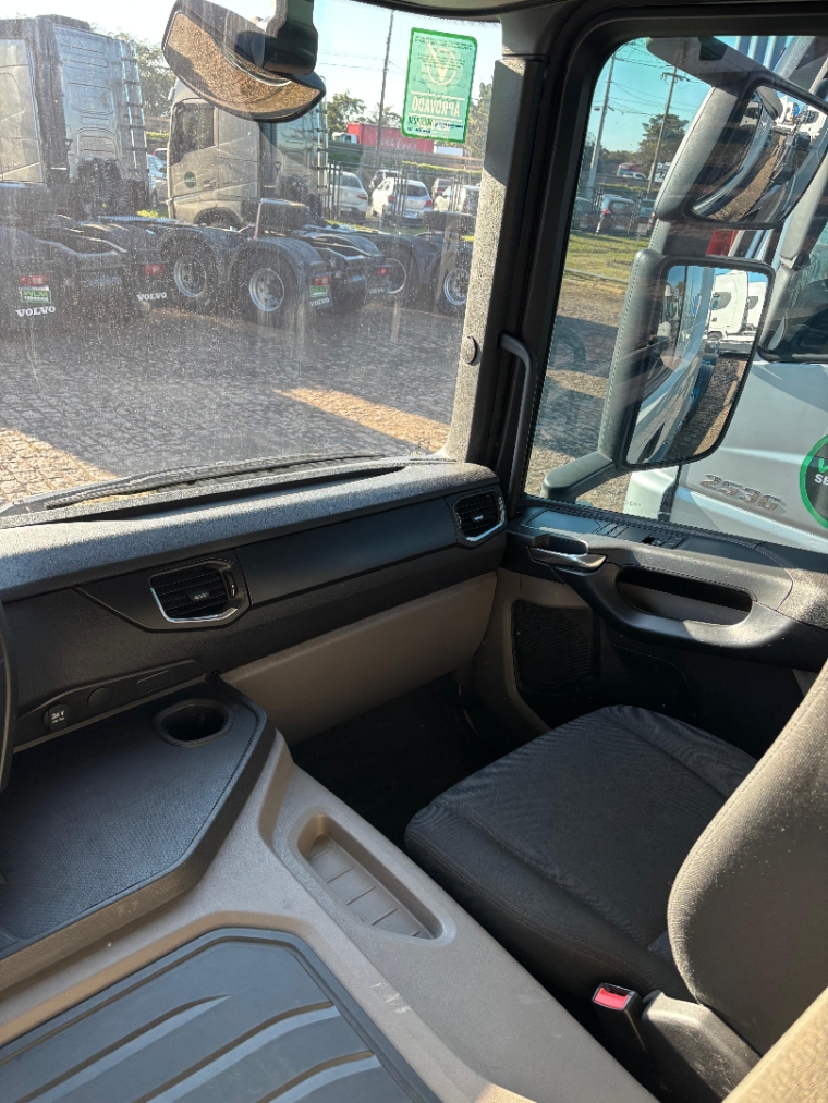 scania p360 a6x2 branca
