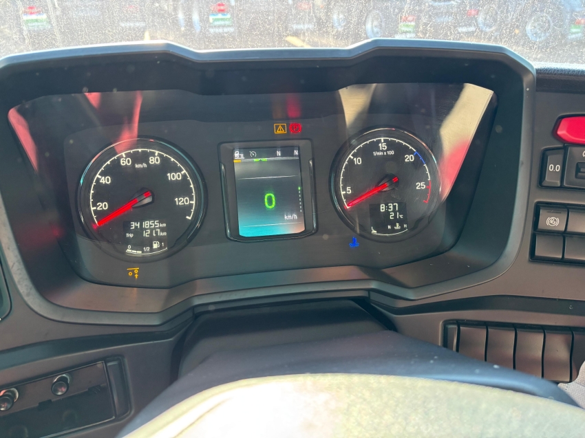 scania p360 a6x2 branca