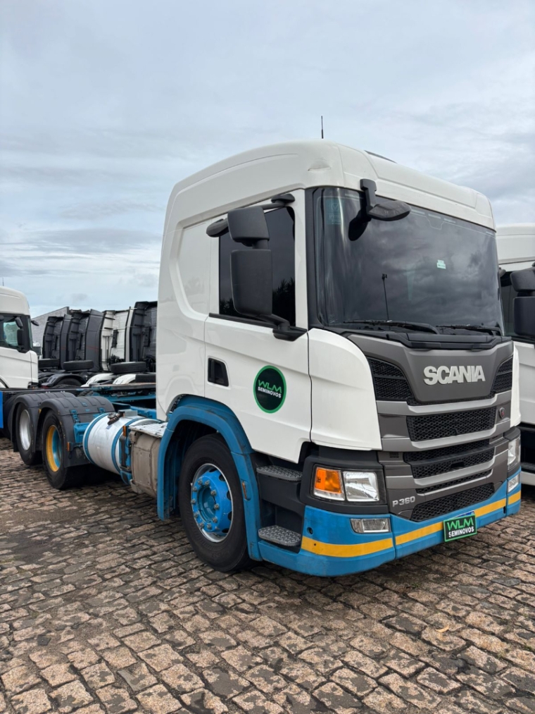 scania p360 a6x2 branca