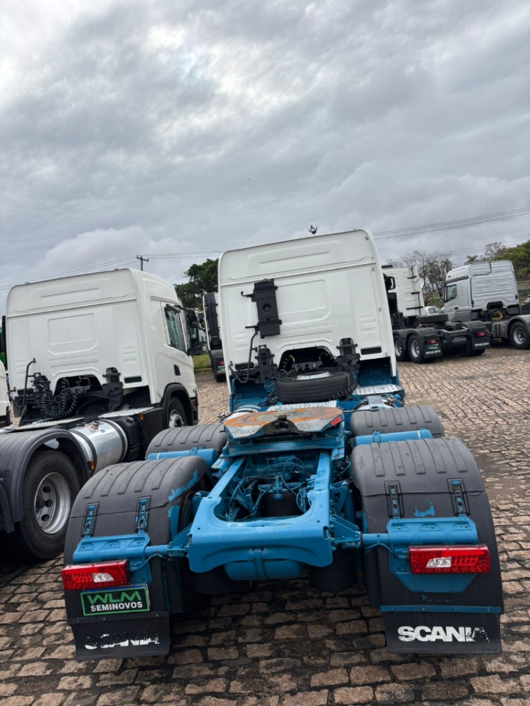 scania p360 a6x2 branca