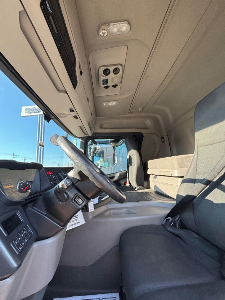 scania p360 a6x2 branca