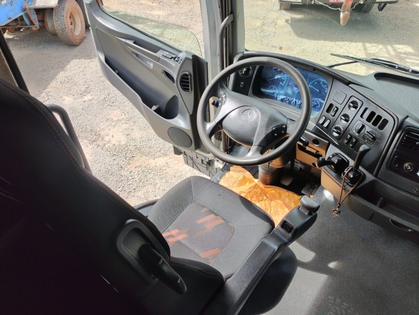 mercedes axor 2536 6x2 prata