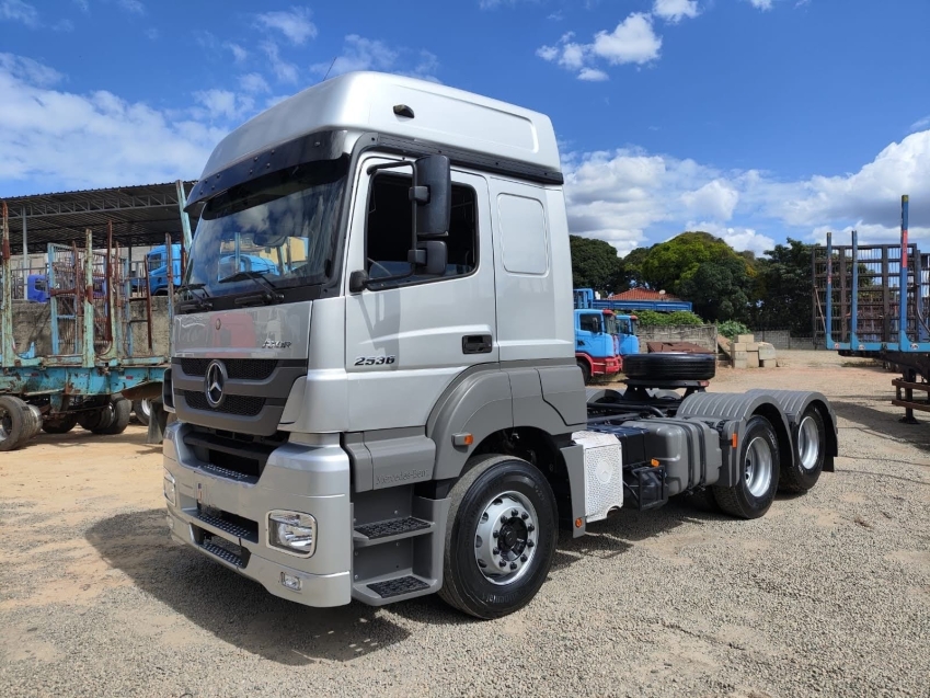 mercedes axor 2536 6x2 prata