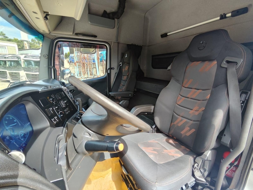 mercedes axor 2536 6x2 prata