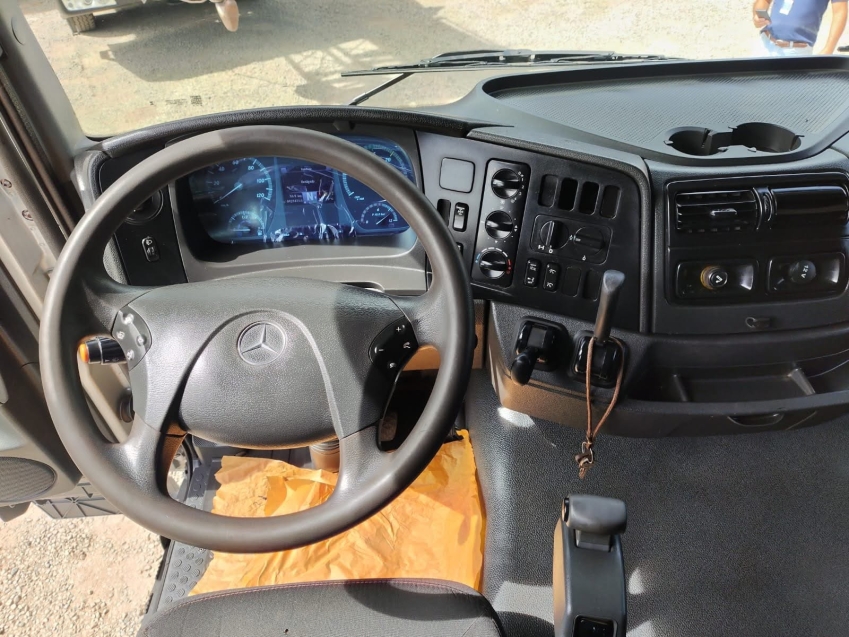 mercedes axor 2536 6x2 prata