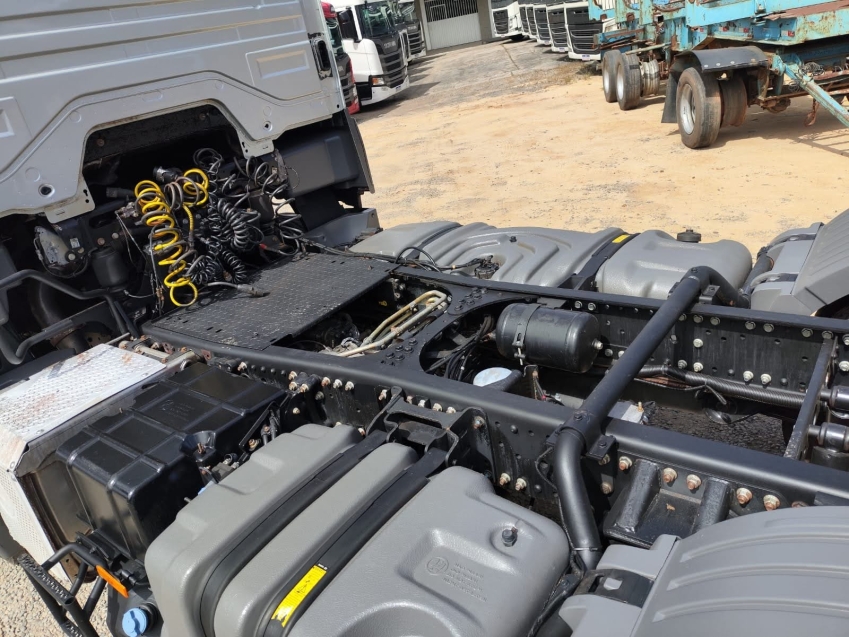 mercedes axor 2536 6x2 prata