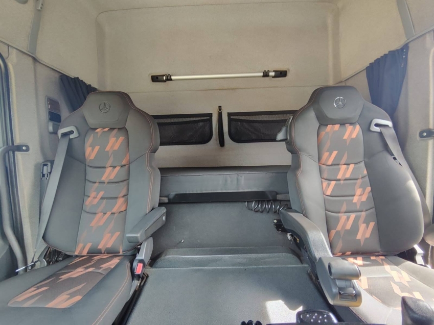 mercedes axor 2536 6x2 prata