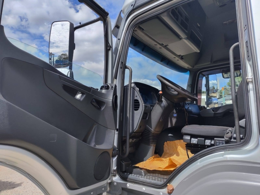 mercedes axor 2536 6x2 prata