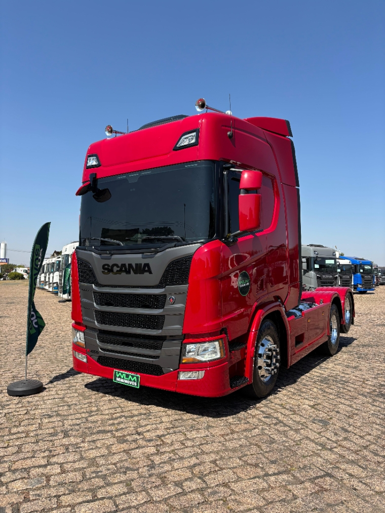 scania r450 a6x2 vermelho