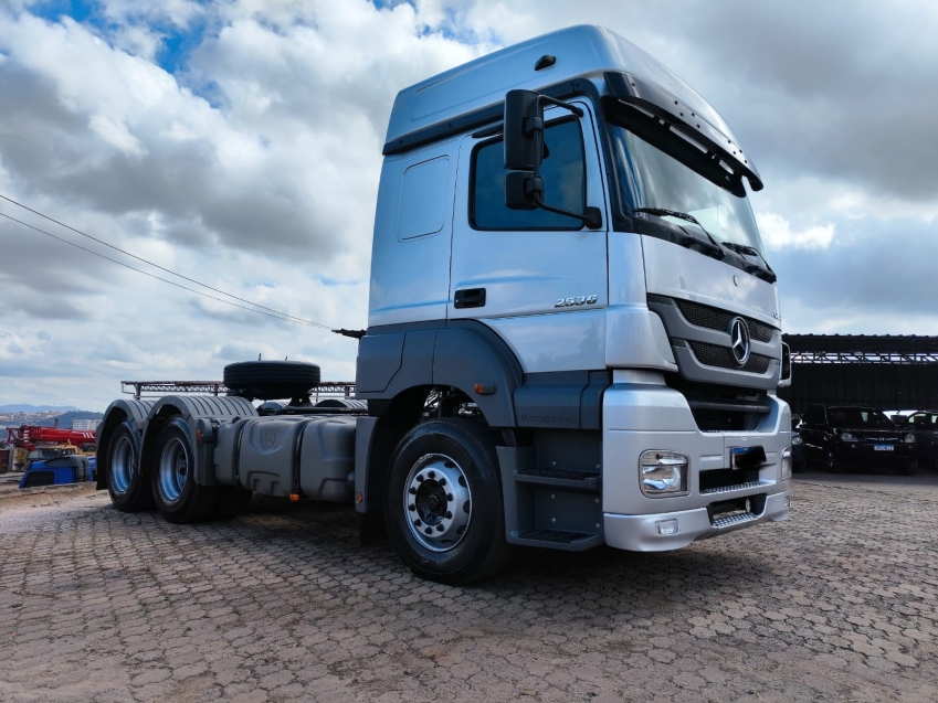 mercedes axor 2536 6x2 prata