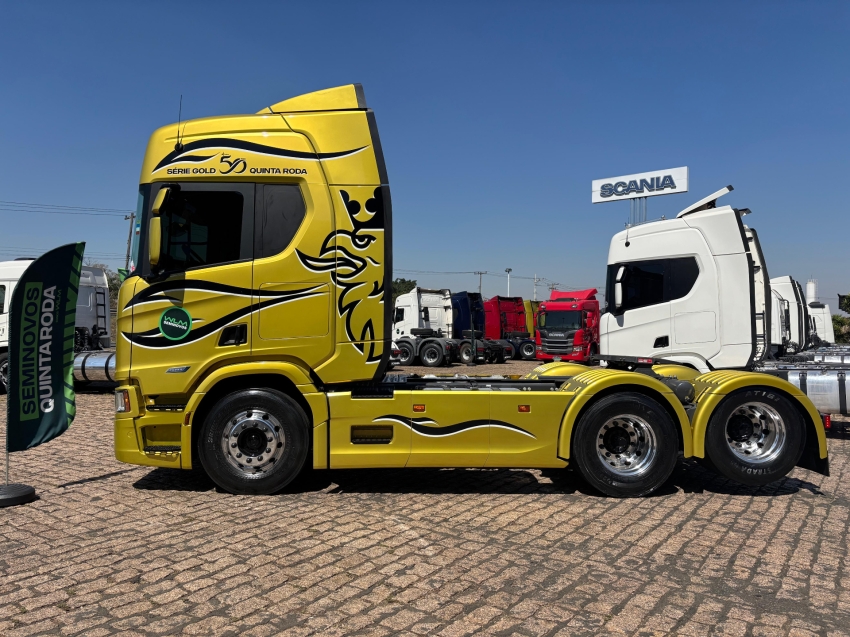 scania r460 super 6x2 dourado1