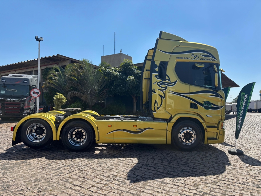 scania r460 super 6x2 dourado3