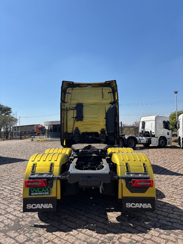 scania r460 super 6x2 dourado2