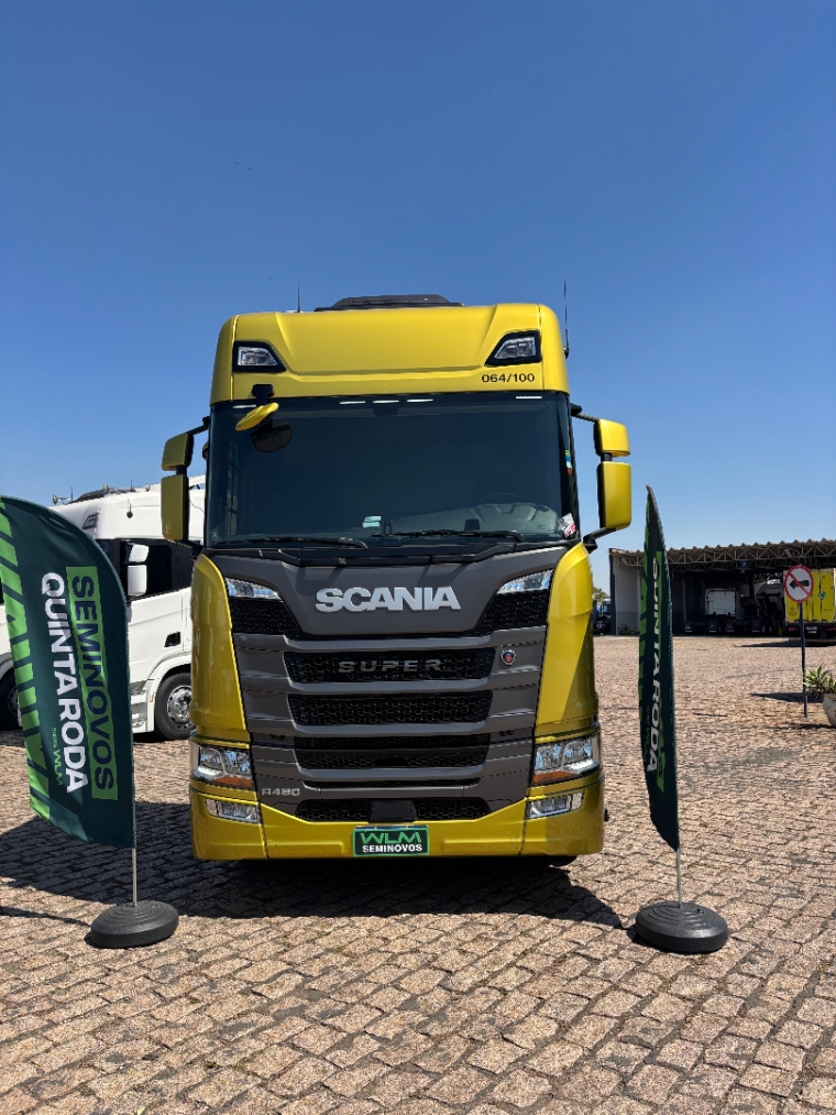 scania r460 super 6x2 dourado5
