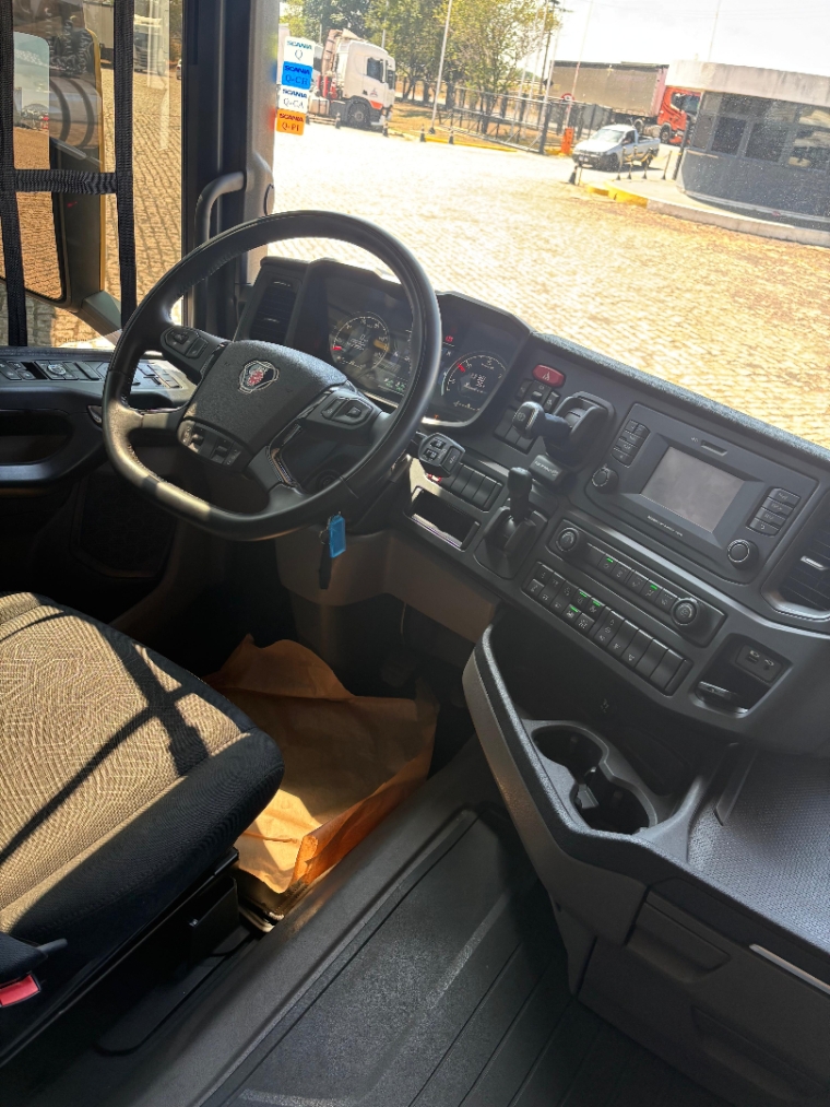 scania r460 super 6x2 dourado9