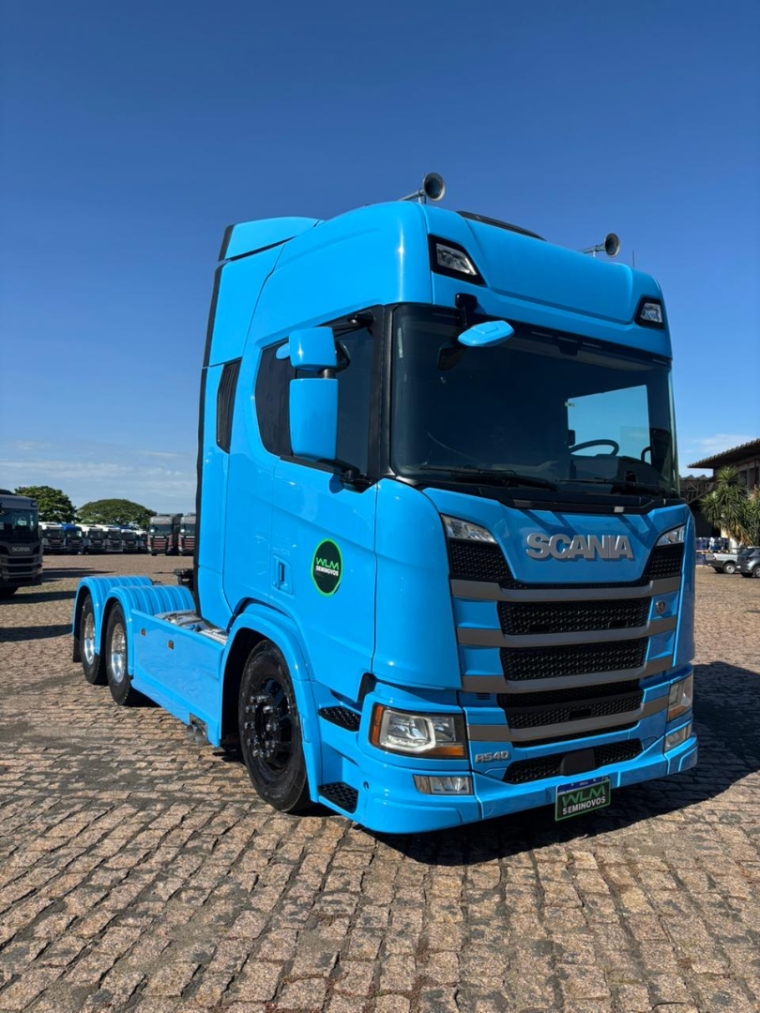 scania r540 6x4 azul