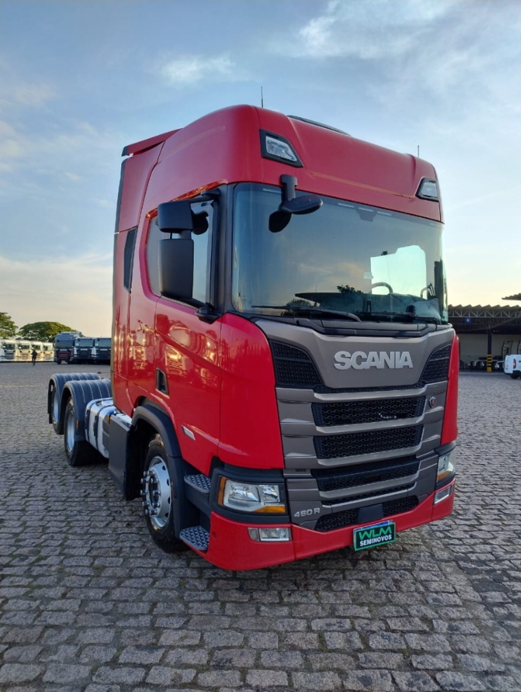 scania r460 a6x2 vermelha