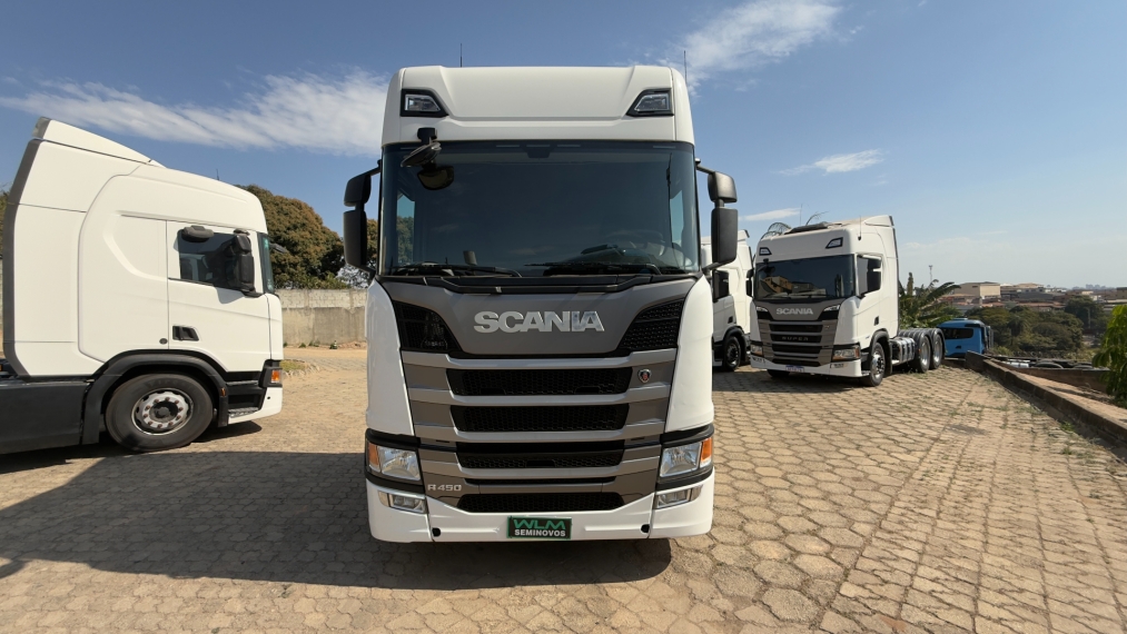 scania r450 a6x2 branco