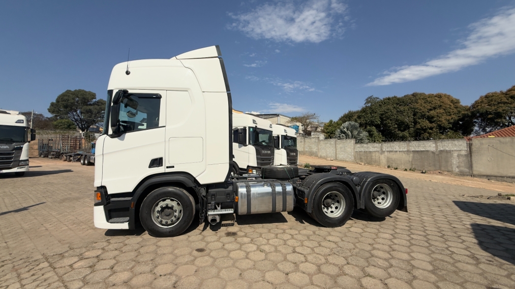 scania r450 a6x2 branco2