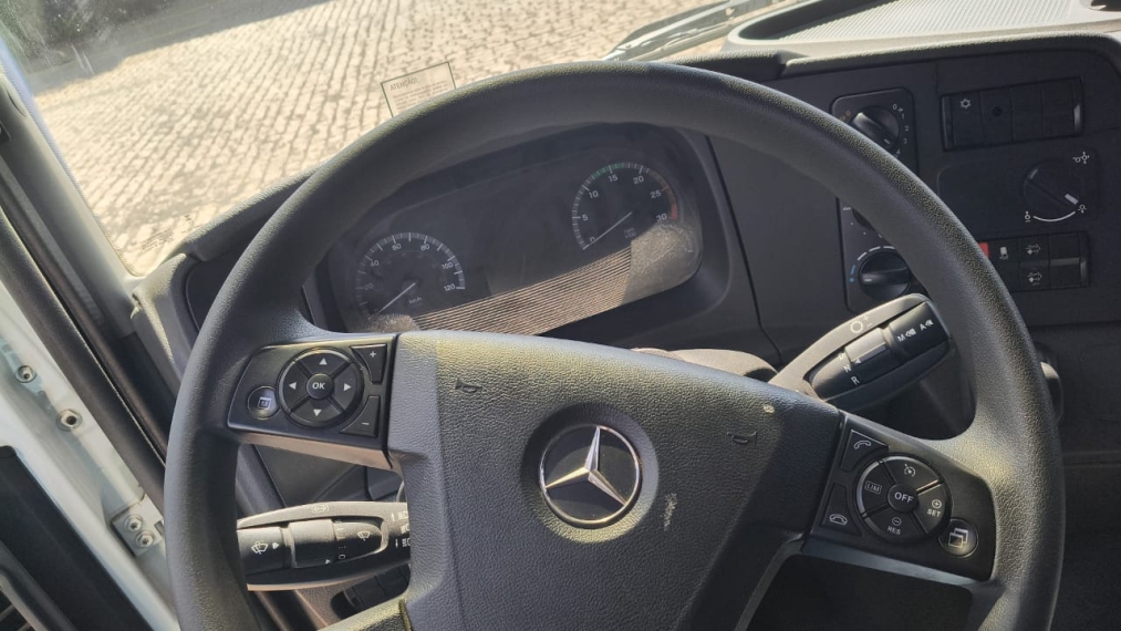mercedes-benz atego 2429 6x2 diesel 2p automatico 20232