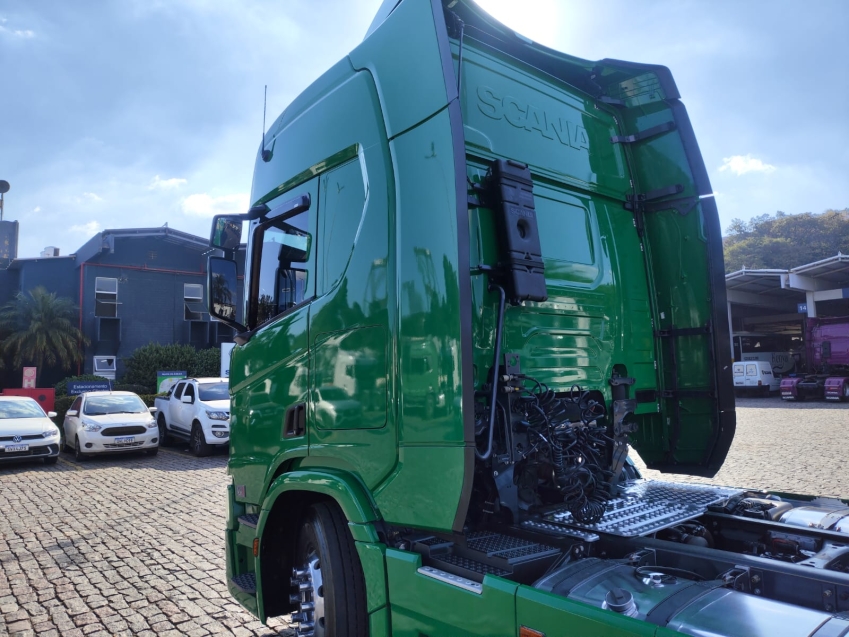 scania r450 6x2 verde