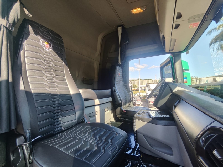 scania r450 6x2 verde