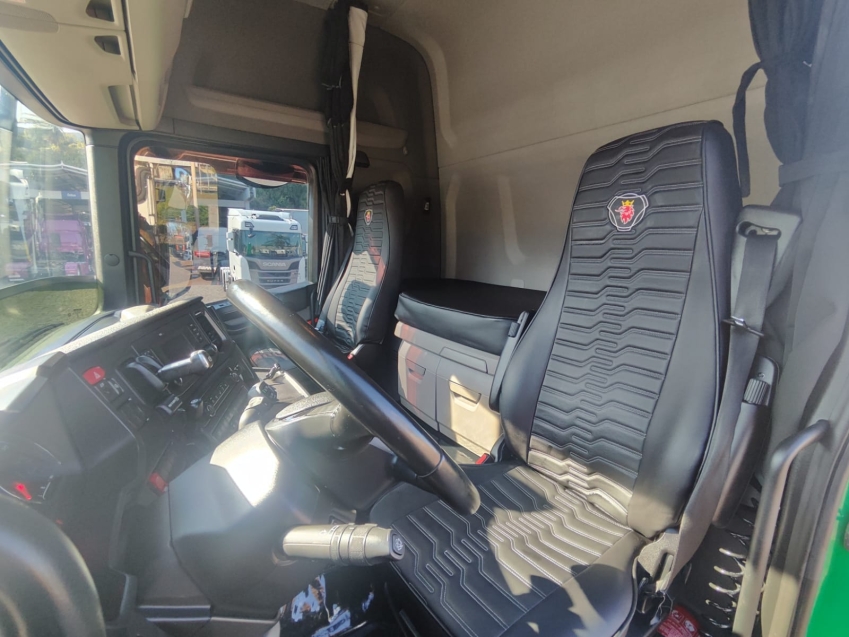 scania r450 6x2 verde