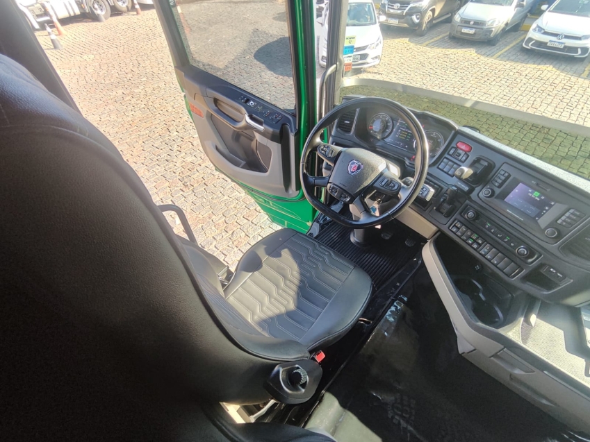 scania r450 6x2 verde