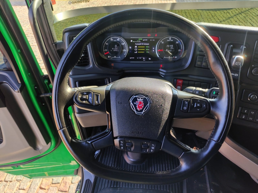 scania r450 6x2 verde